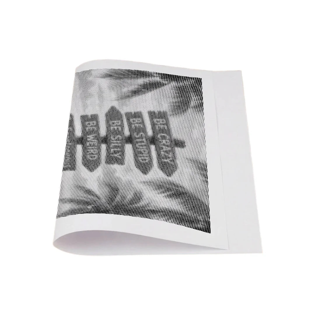 Pittura a punti con segni sulla spiaggia