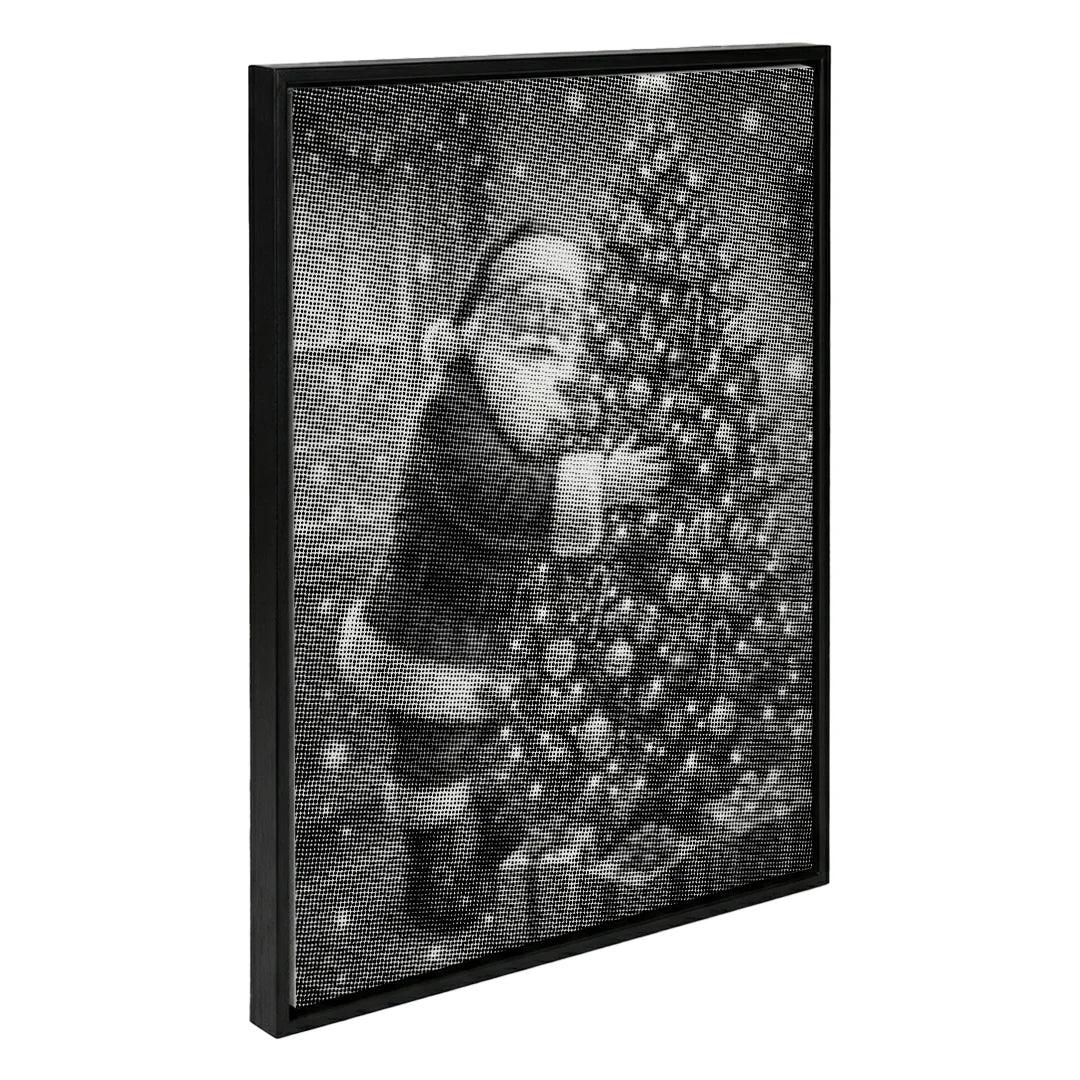 Babbo Natale decora il dipinto a pois dell'albero di Natale