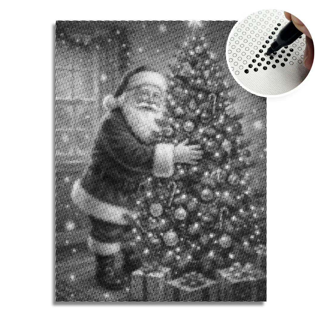 Babbo Natale decora il dipinto a pois dell'albero di Natale