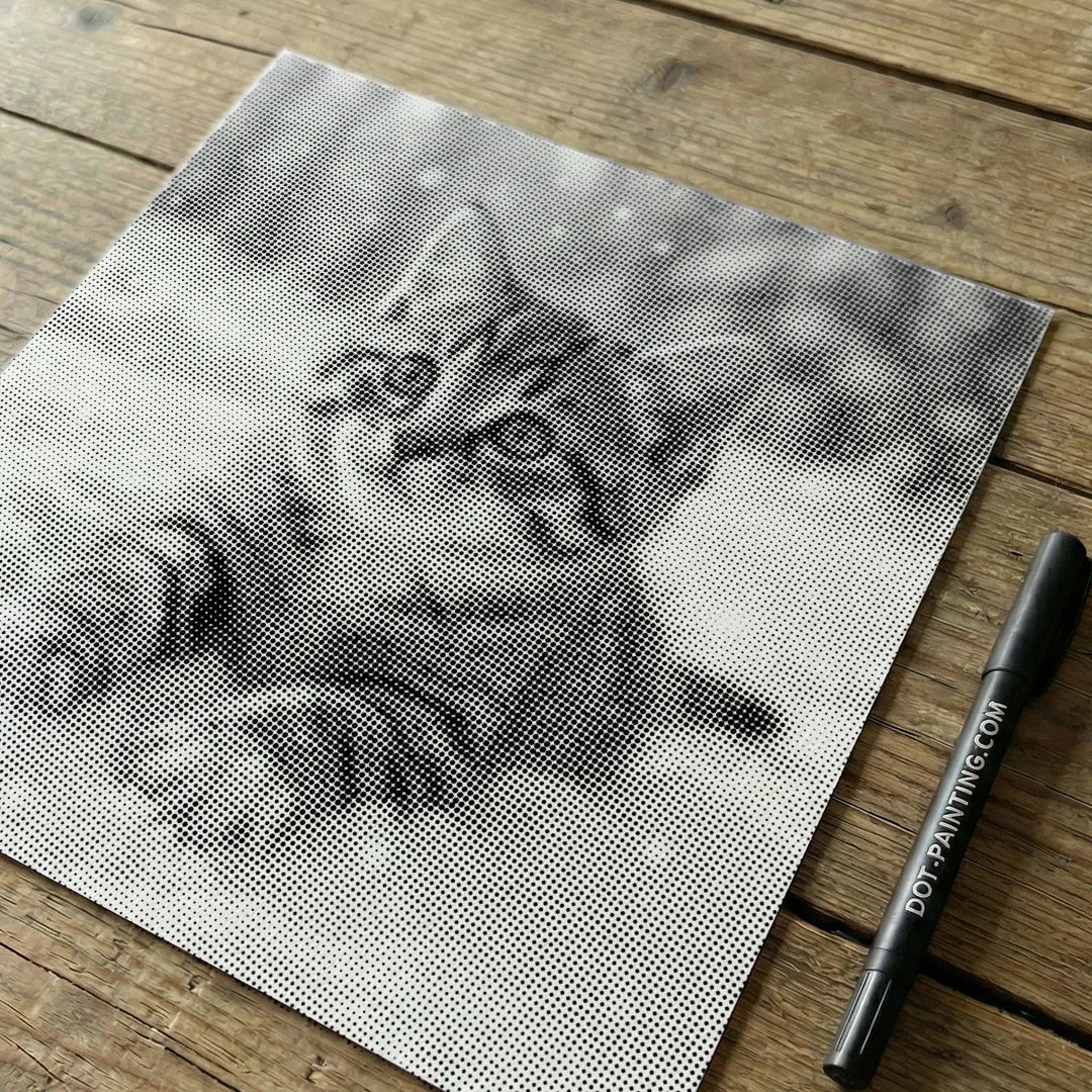 Gattino nella pittura a pois di neve