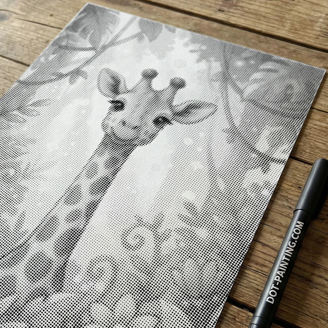 Giraffa con pittura a punti di fiori
