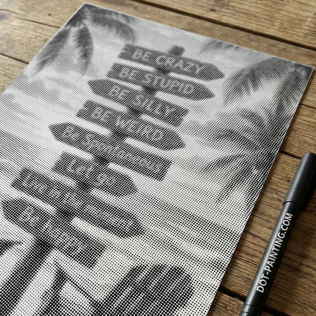 Pittura a punti con segni sulla spiaggia