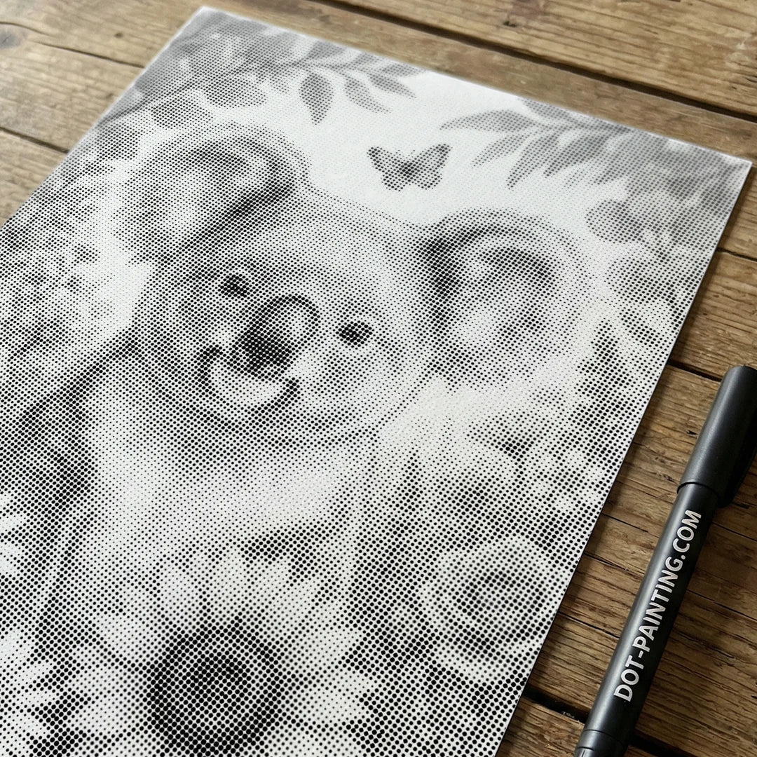 Koala con pittura a punti di fiori