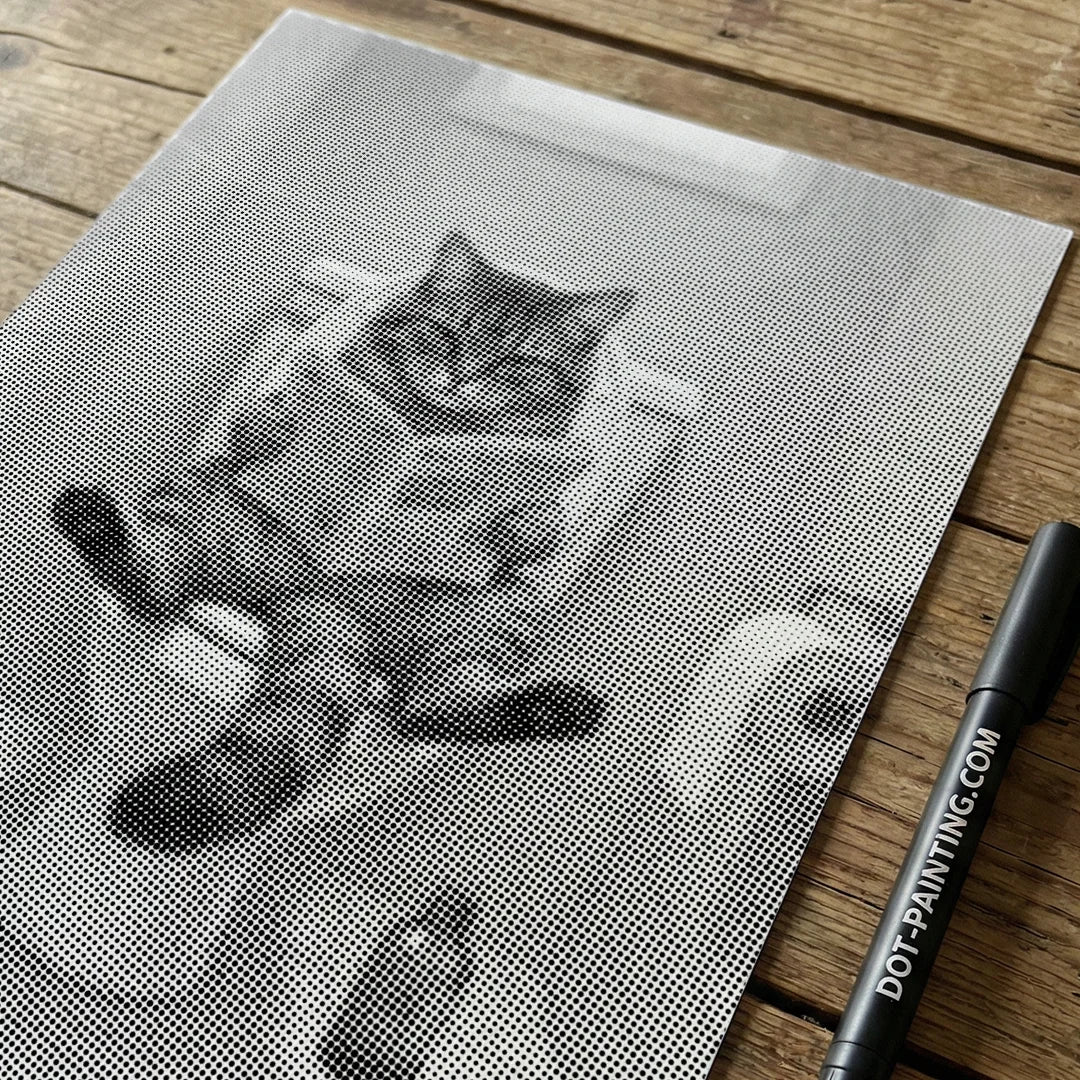 Gatto sulla pittura del punto della toilette