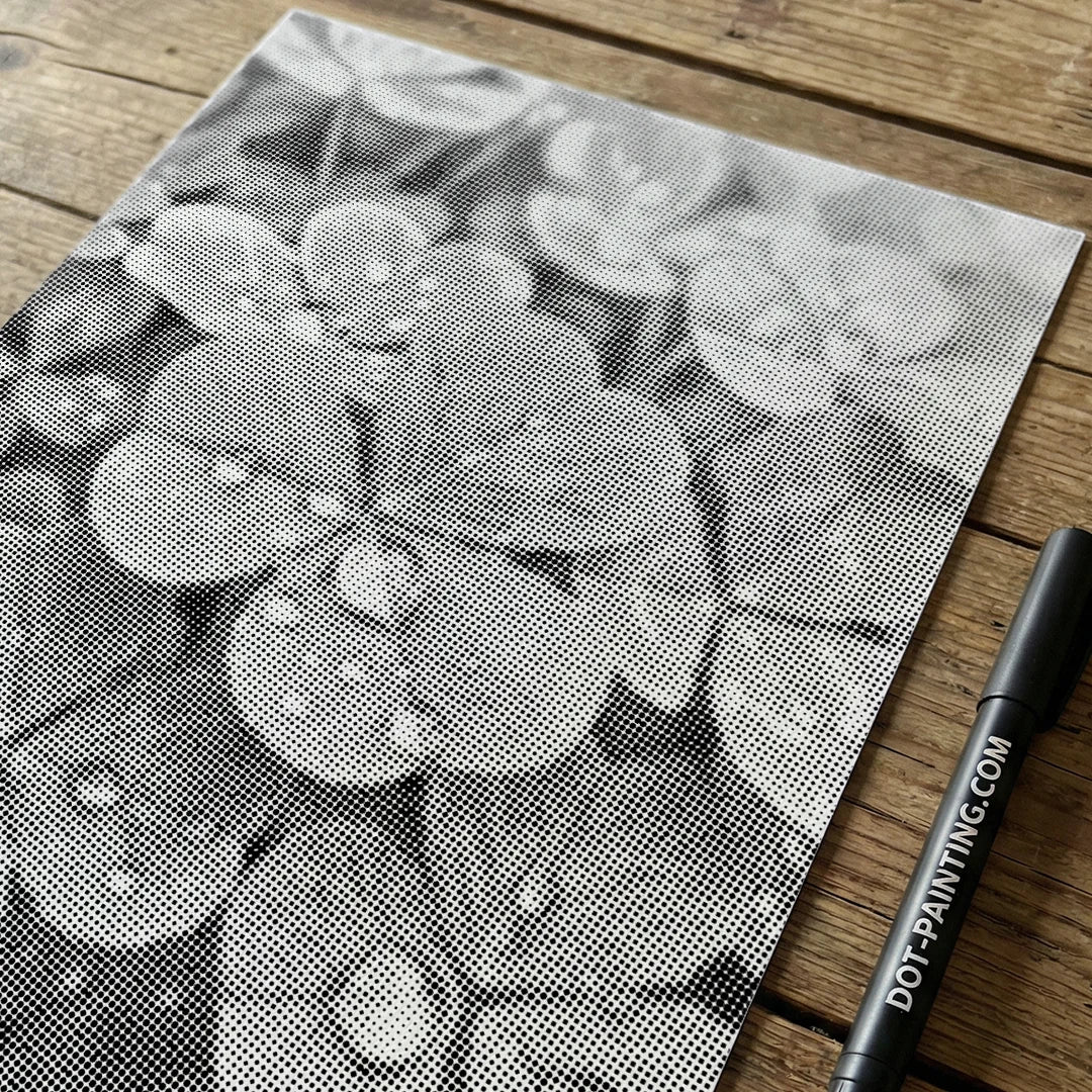 Trifoglio con la pittura a punti di goccioline d'acqua